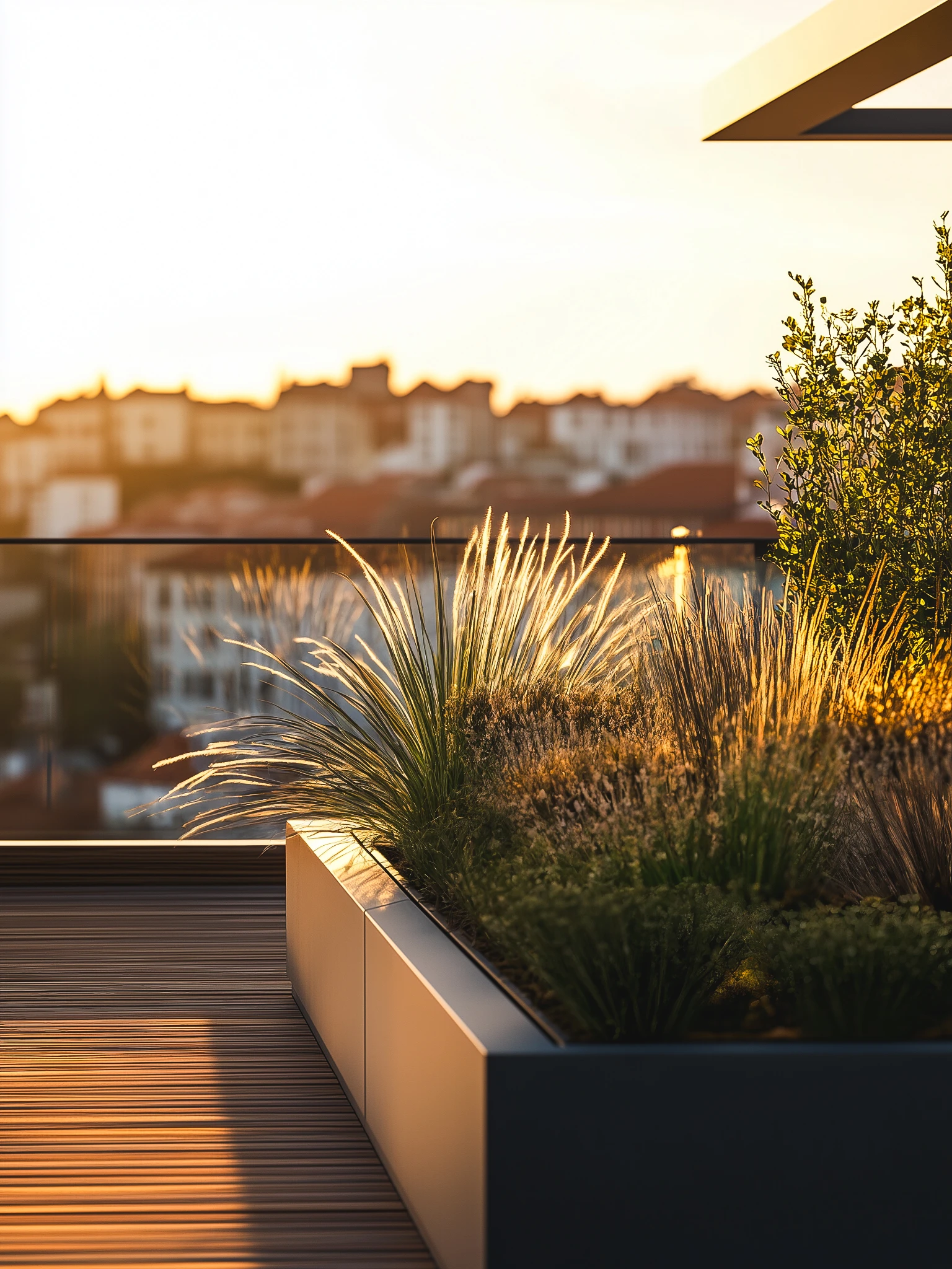 Penthouse Porto — terraco jardineiras poente